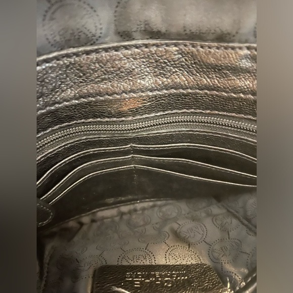 Michael Kors black leather purse. Zipper details and gold tone hardware. - Picture 8 of 10